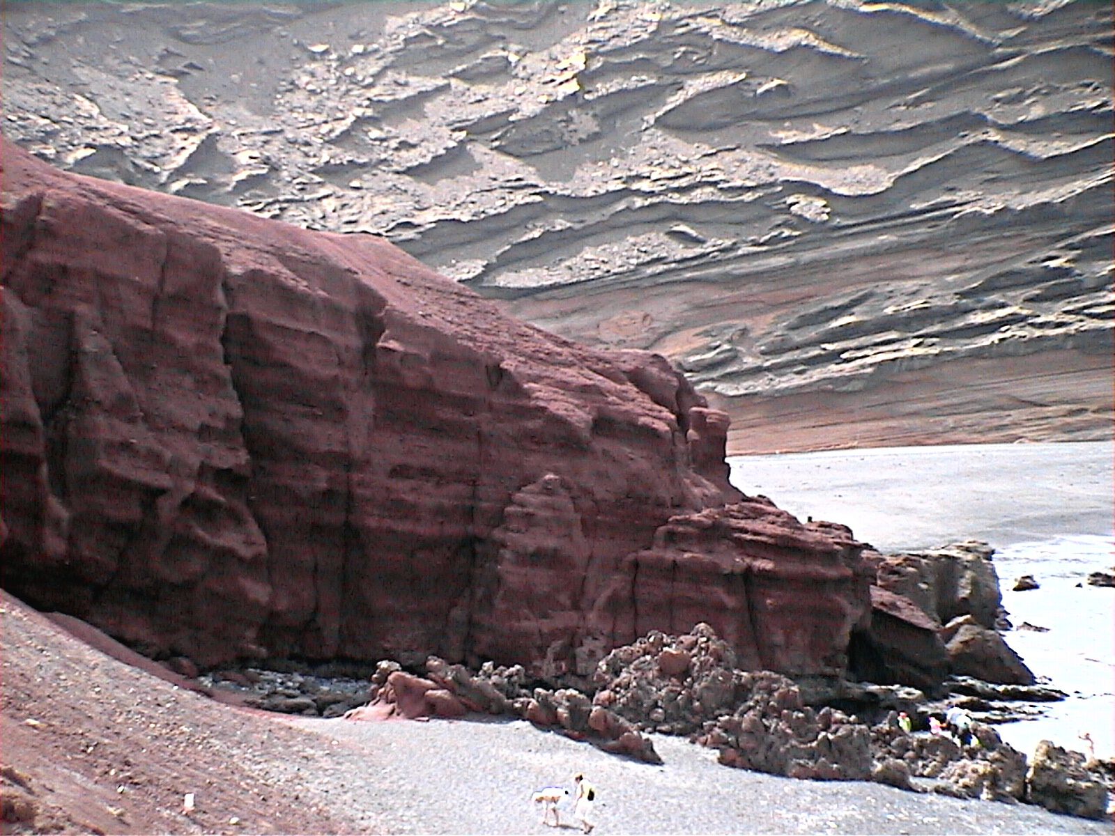 Bizarre Felsen am Strand 